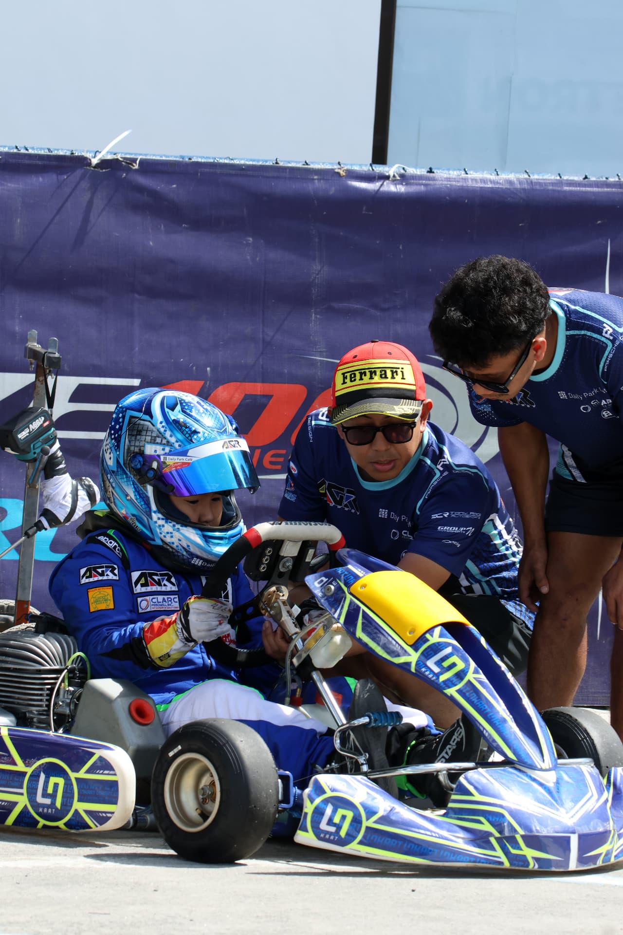 Antonio Racelis on the grid with his mechanics