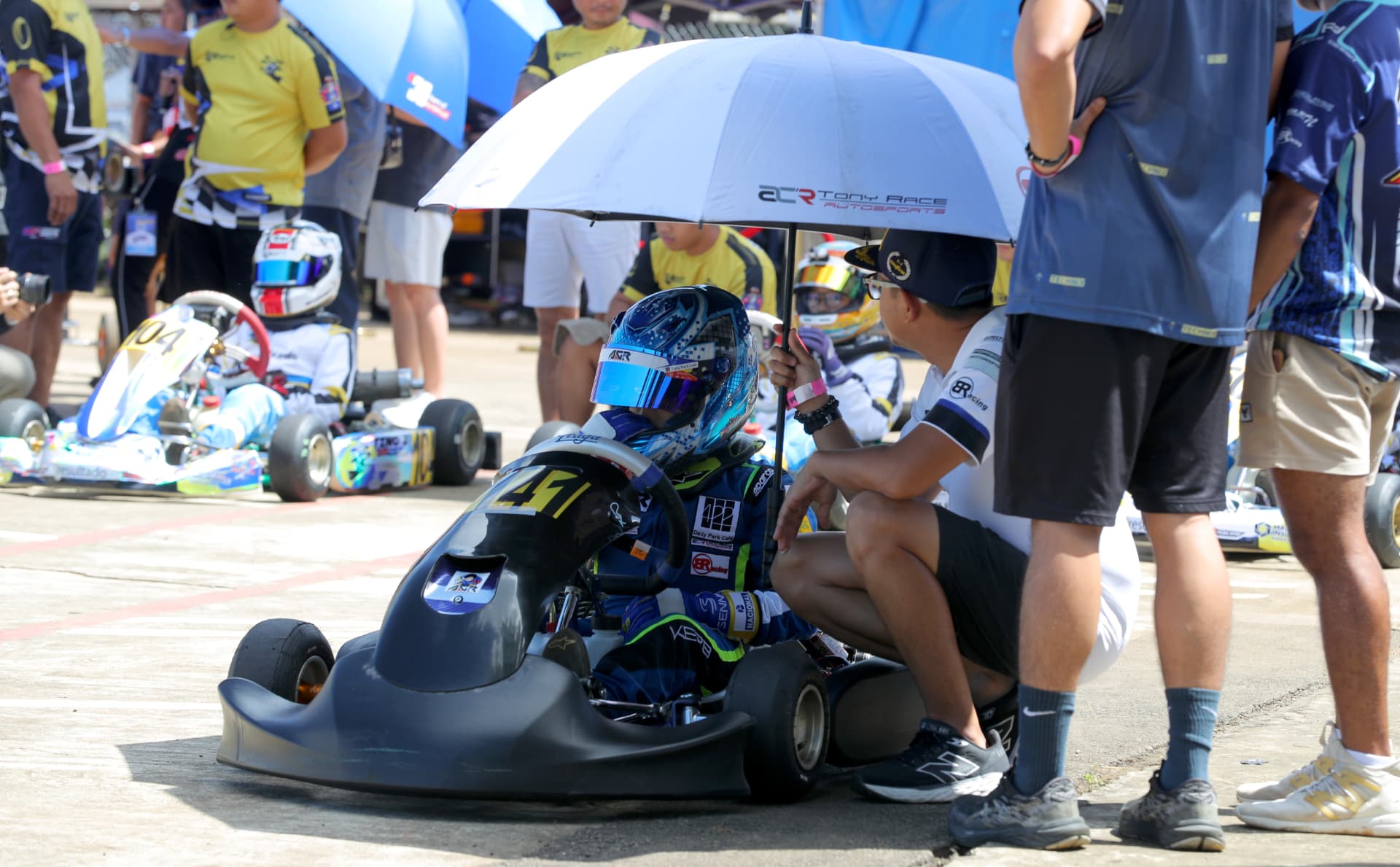 Antonio Racelis waiting on the starting grid