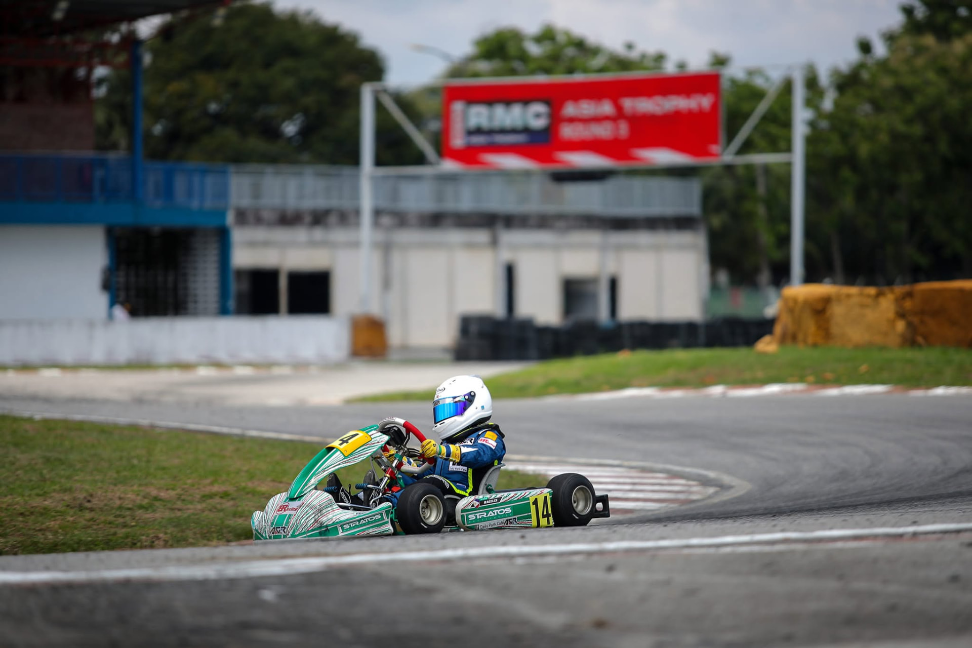 Antonio Racelis preparing with his team in Langkawi