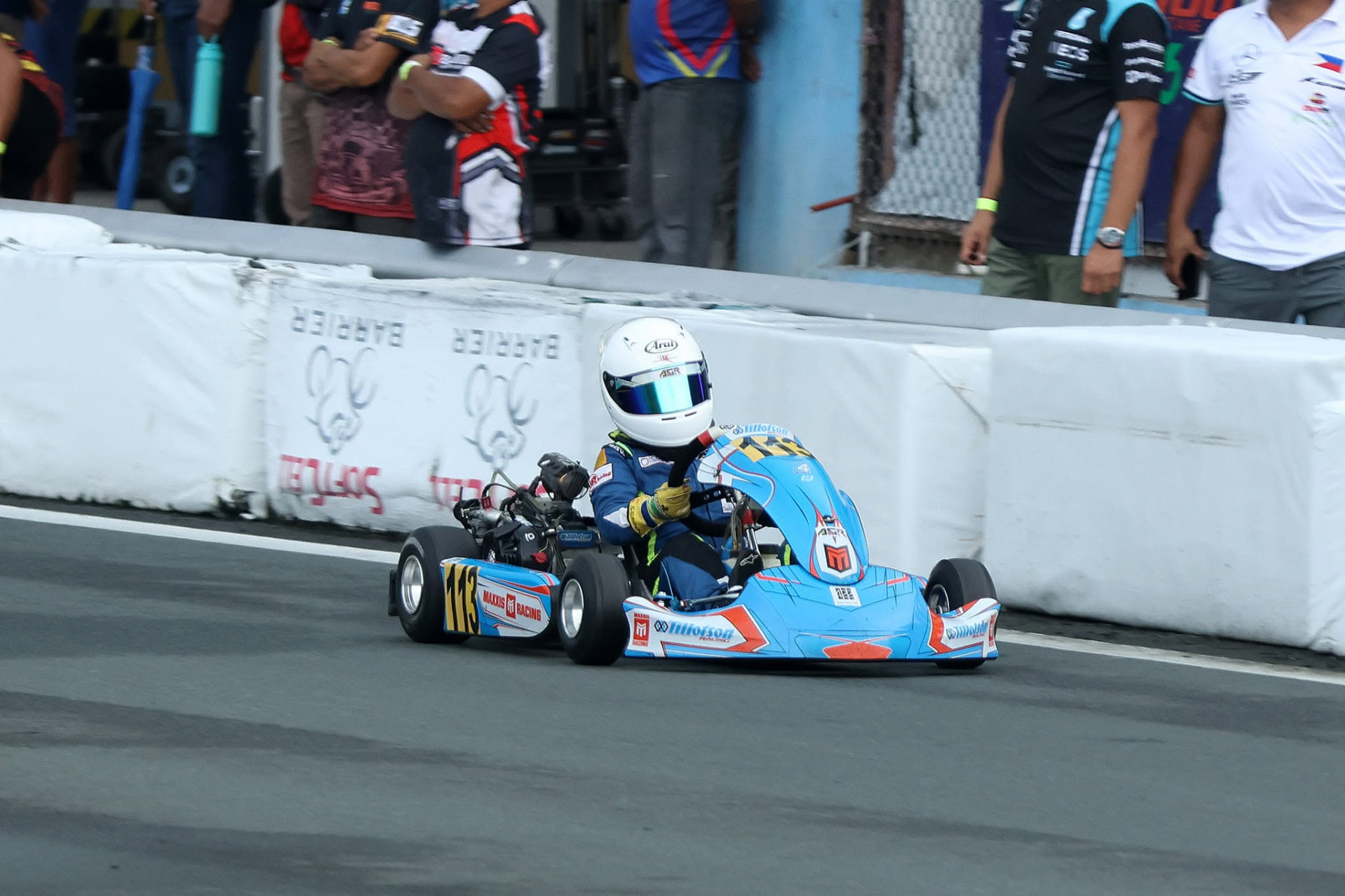 Antonio Racelis with his team at Carmona