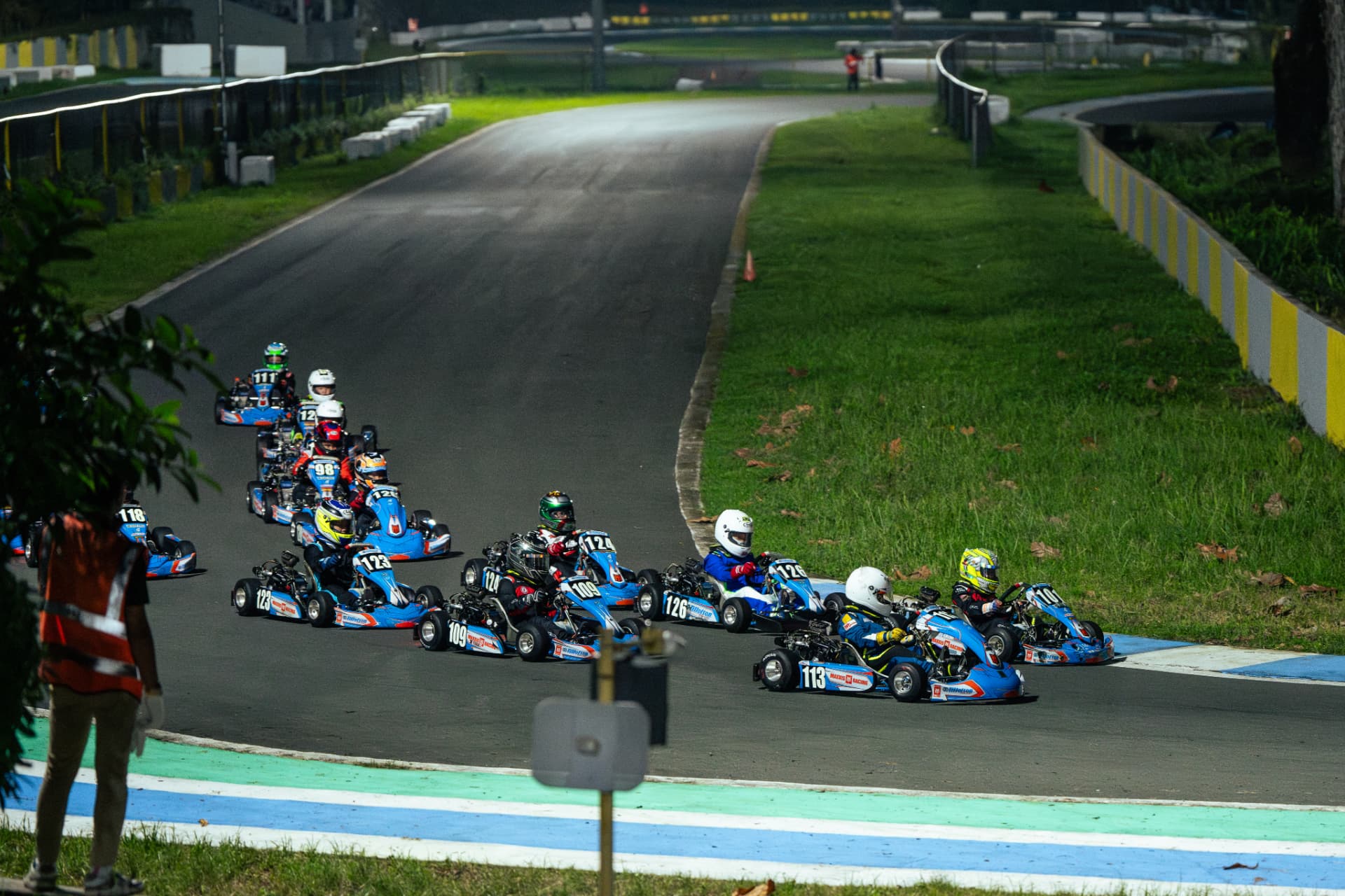 Antonio Racelis preparing with his team at Clark