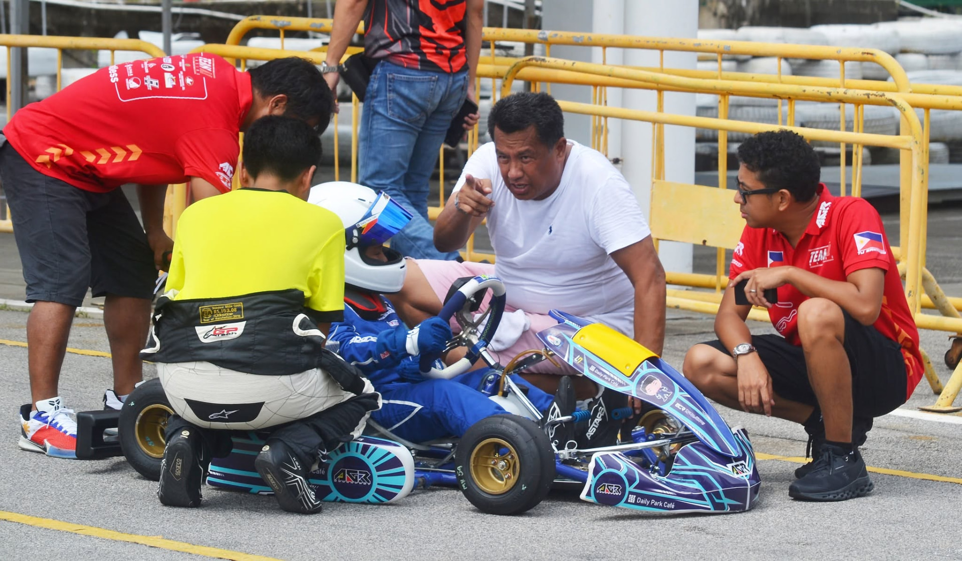 The racing team speaking with Antonio Racelis in his kart