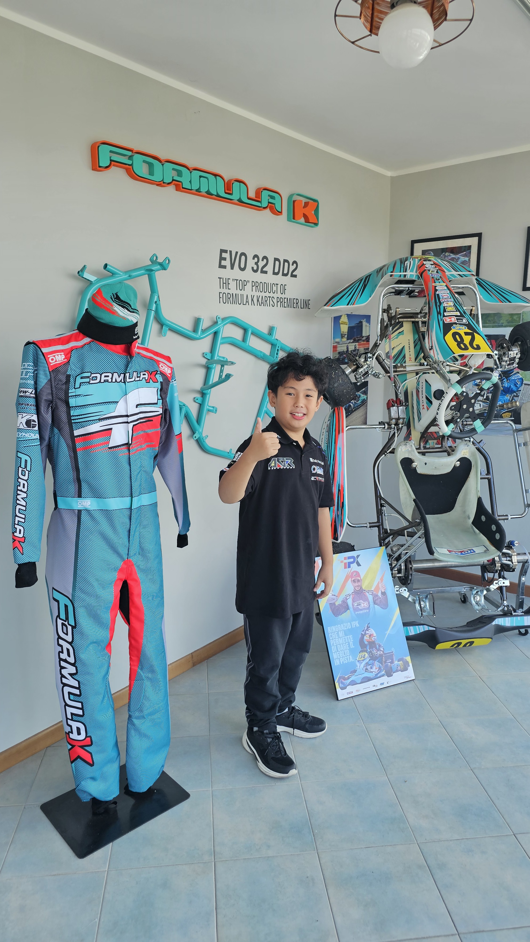 Antonio Racelis with the Formula K Evo 32 DD2 display kart