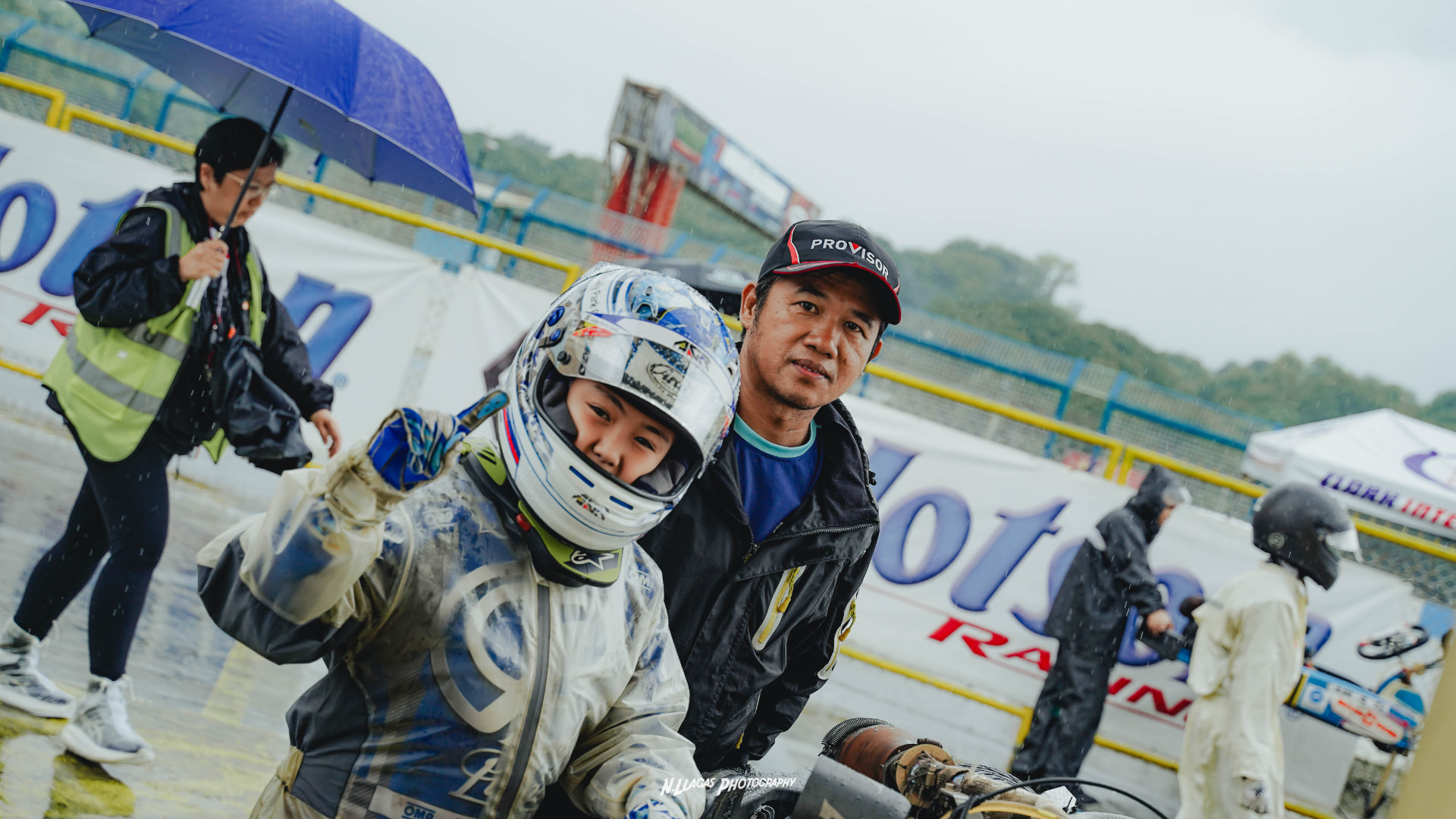 Antonio Racelis with a team member on a wet race day