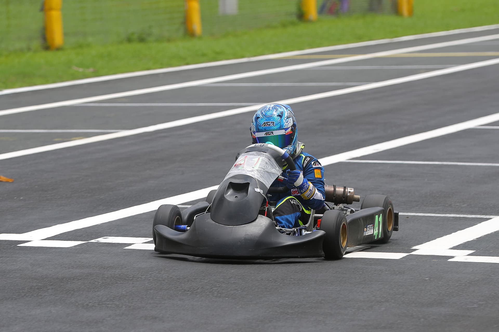 Antonio Racelis crossing the start-finish line